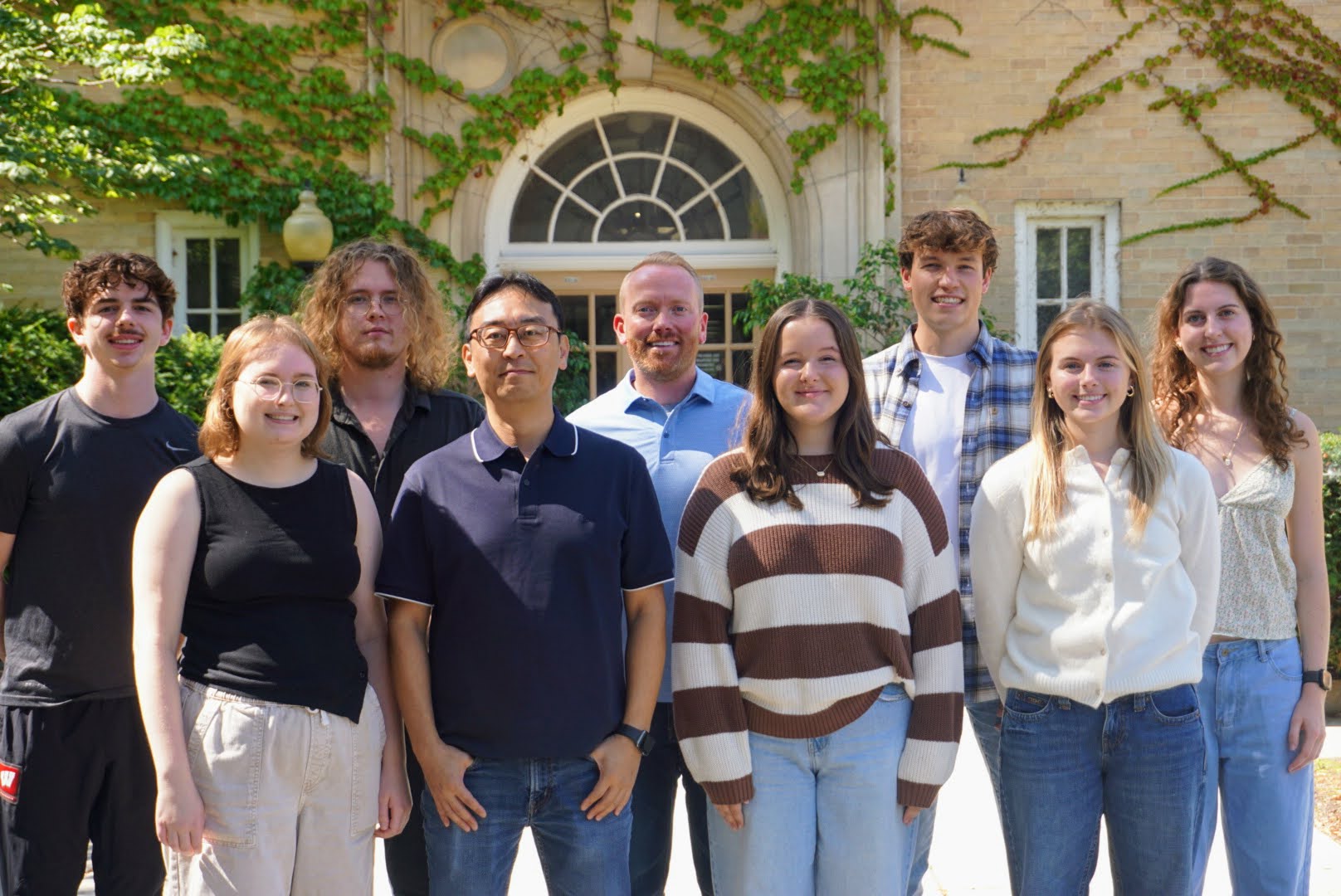Photo of people that comprise the membership of the Meyer Lab
